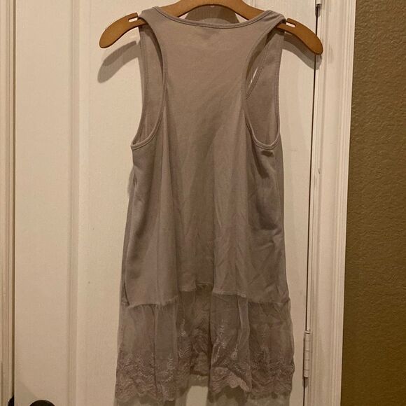 Umgee Women’s Beige Tank Top with Lace and Embroidery Size Medium NWOT - Picture 2 of 9